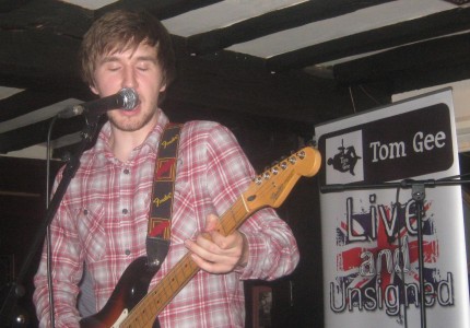 Tom-Gee-Bingley_Gig -pic1